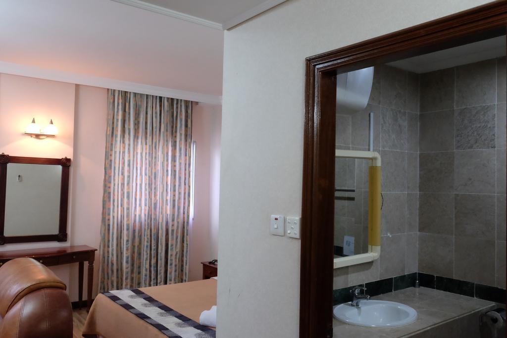 Jeruton Hotel Kampong Jerudong Rum bild